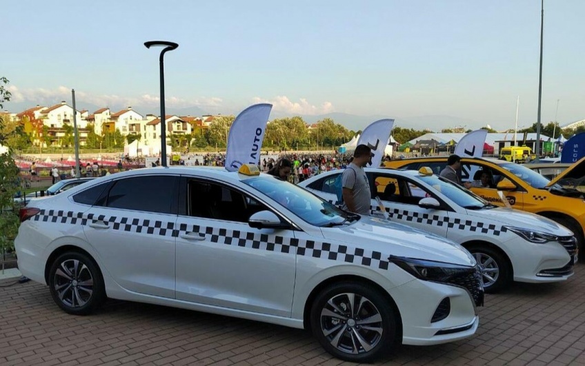 Компания CHANGAN представит на конференции TAXI-2023 два комфортабельных и практичных седана: ALSVIN и EADO Plus